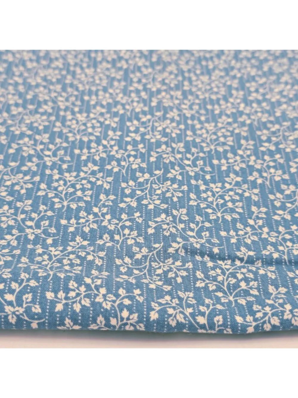 Vintage Fabric Traditions 1992 Blue Floral Cotton Quilt Sewing Craft 48
